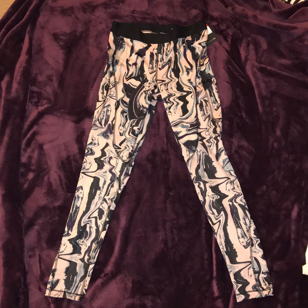 NWT BRAND NEW NIKE LEGGINGS